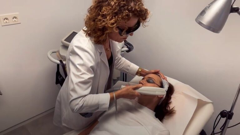 Optimiza tu mirada: Reserva de sesi&oacute;n de l&aacute;ser fraccional para ojeras